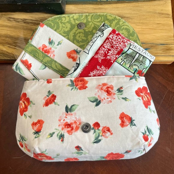 Roses and vines Print magnetic clasp Clutch Fabric Handmade clutch - Picture 6 of 6